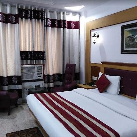 Tjs Royal Hotel Delhi  Exteriör bild