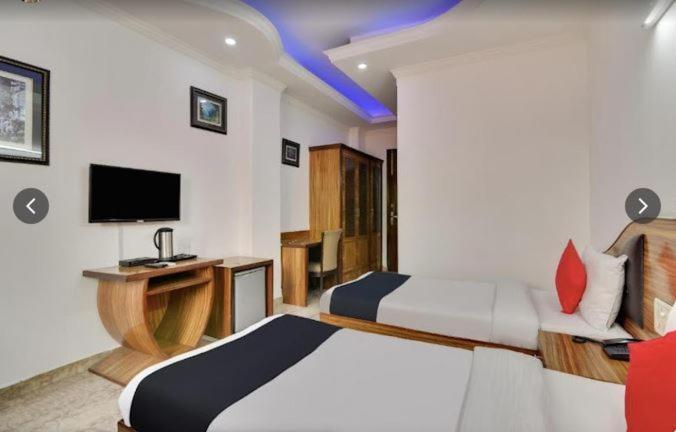 Tjs Royal Hotel Delhi  Exteriör bild