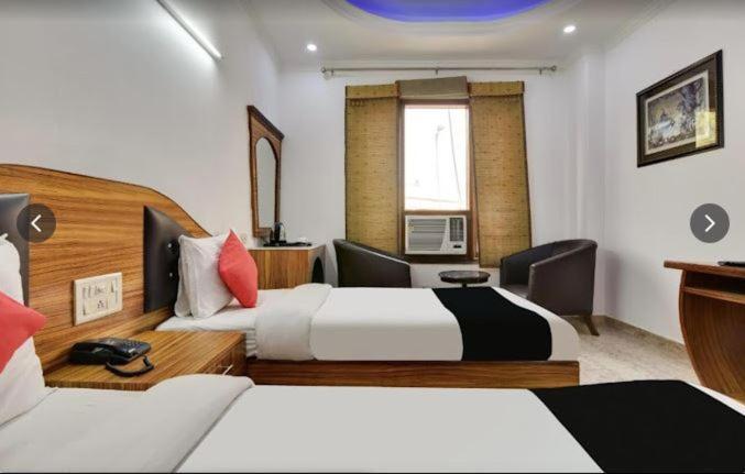 Tjs Royal Hotel Delhi  Exteriör bild