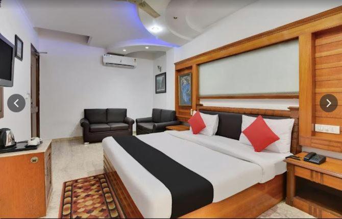 Tjs Royal Hotel Delhi  Exteriör bild