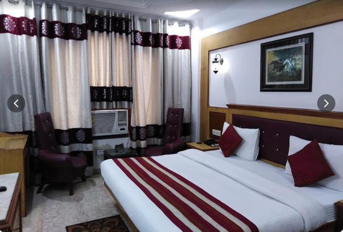 Tjs Royal Hotel Delhi  Exteriör bild