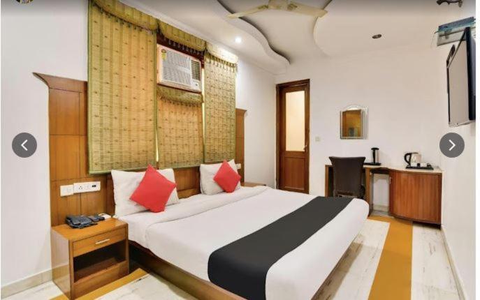 Tjs Royal Hotel Delhi  Exteriör bild