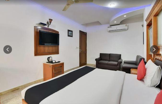 Tjs Royal Hotel Delhi  Exteriör bild