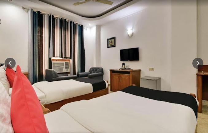 Tjs Royal Hotel Delhi  Exteriör bild